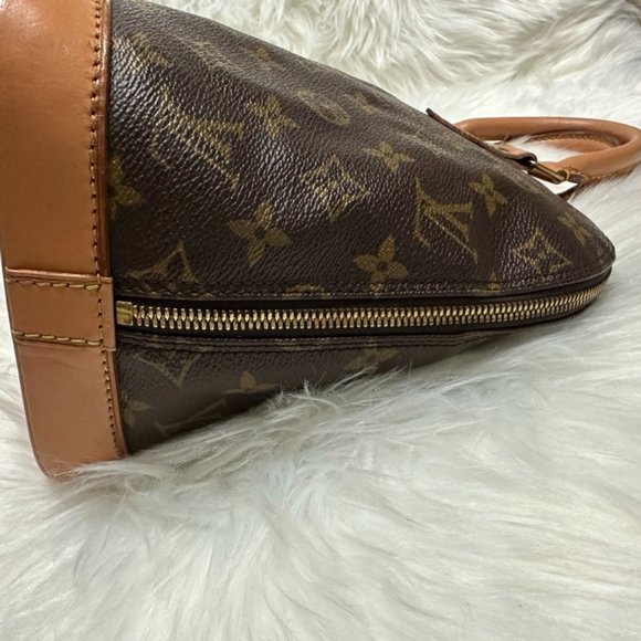 Louis Vuitton Monogram Alma Handbag - Picture 15 of 16